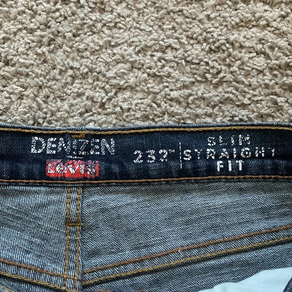30x32 Slim Straight Fit Levi’s - Picture 2 of 6